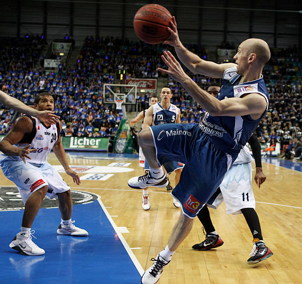 在激烈竞争 在激烈竞争